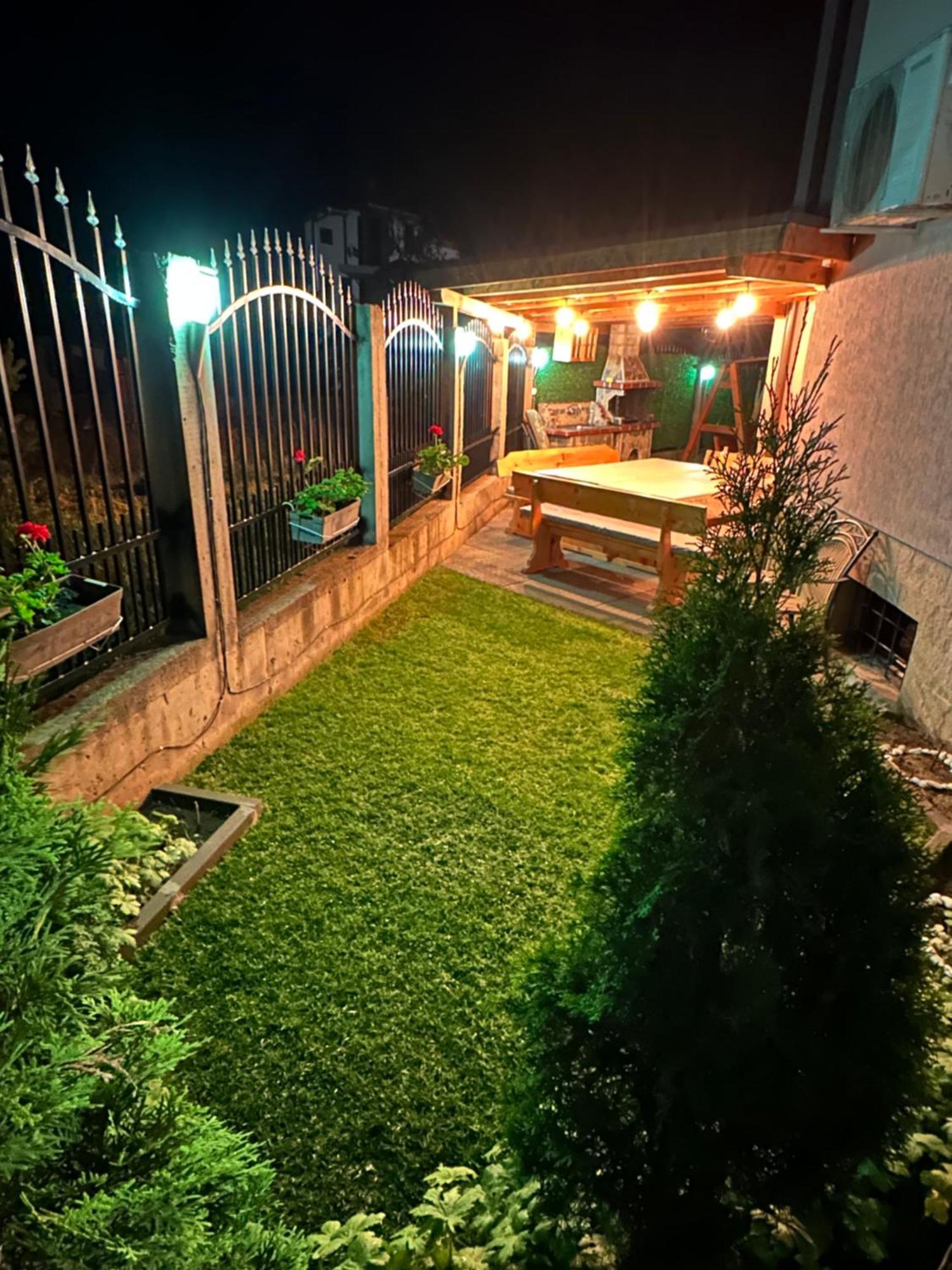 فندق Advel Guest Hous Madzhare المظهر الخارجي الصورة