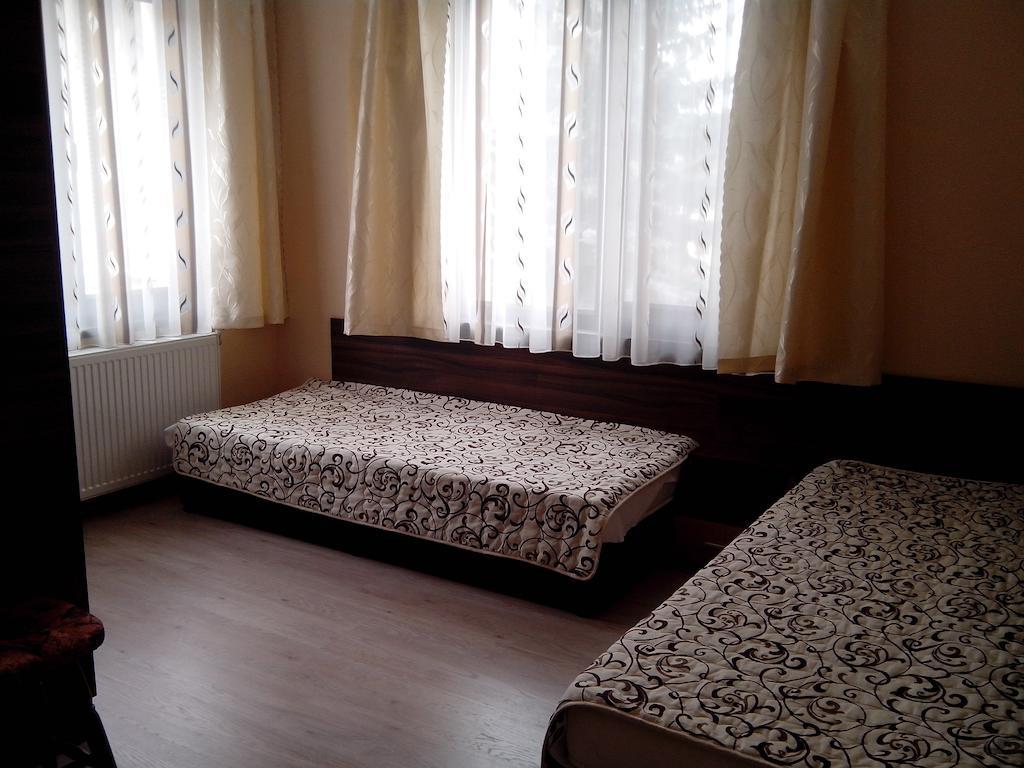 فندق Advel Guest Hous Madzhare الغرفة الصورة