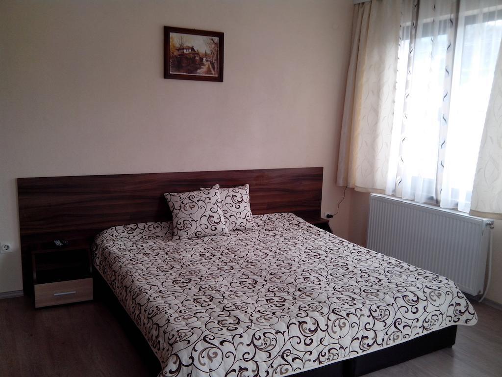 فندق Advel Guest Hous Madzhare الغرفة الصورة
