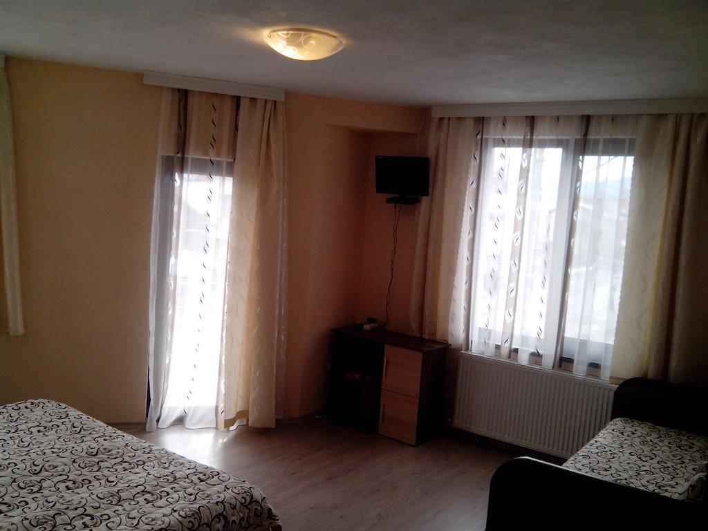 فندق Advel Guest Hous Madzhare الغرفة الصورة