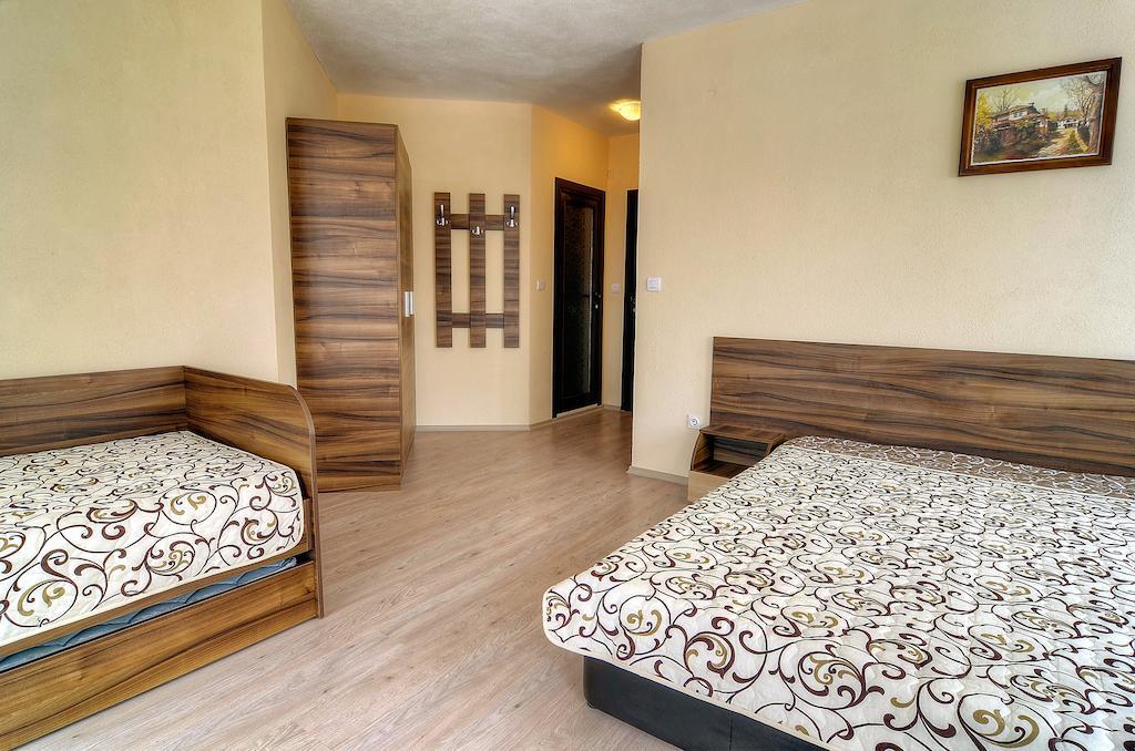 فندق Advel Guest Hous Madzhare الغرفة الصورة